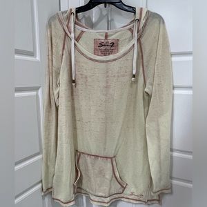 Vintage Seven7 shirt, no damage, pale yellow in color, smoke free home